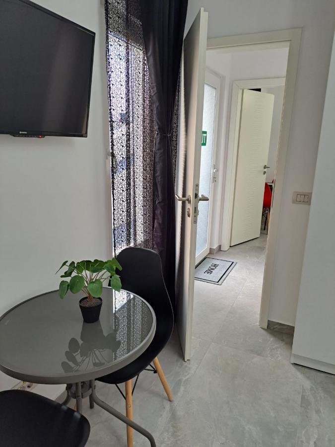 Kevin&Jessica Rooms Giarmata Exterior photo