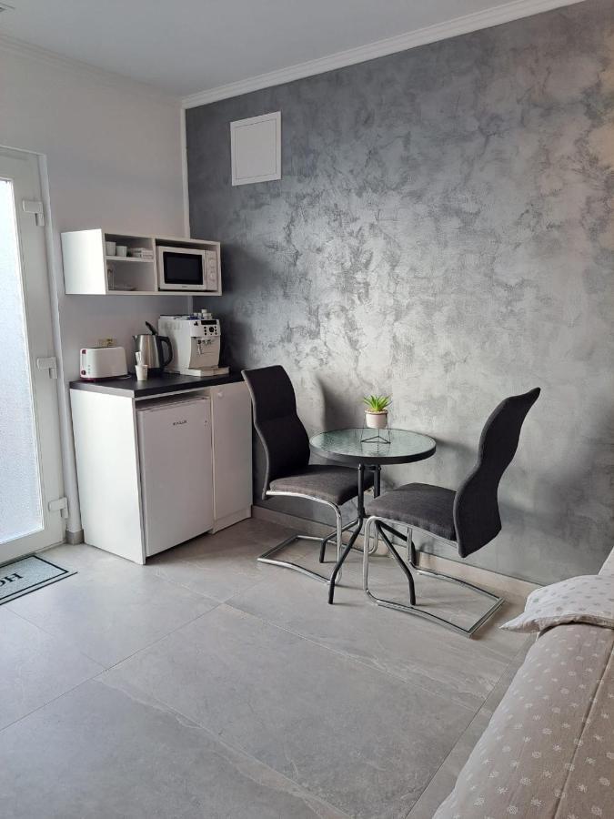 Kevin&Jessica Rooms Giarmata Exterior photo
