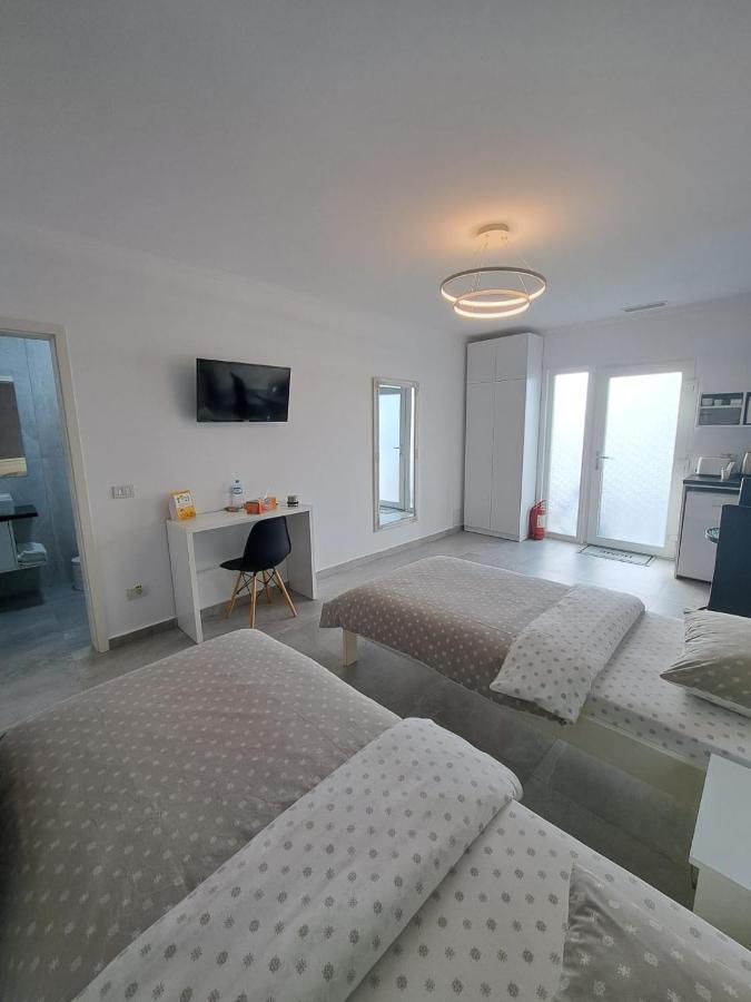 Kevin&Jessica Rooms Giarmata Exterior photo