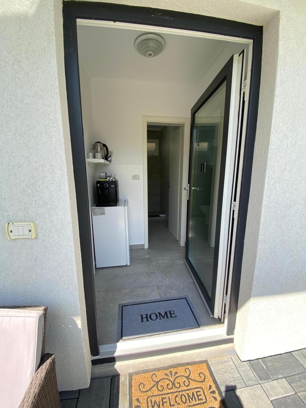 Kevin&Jessica Rooms Giarmata Exterior photo