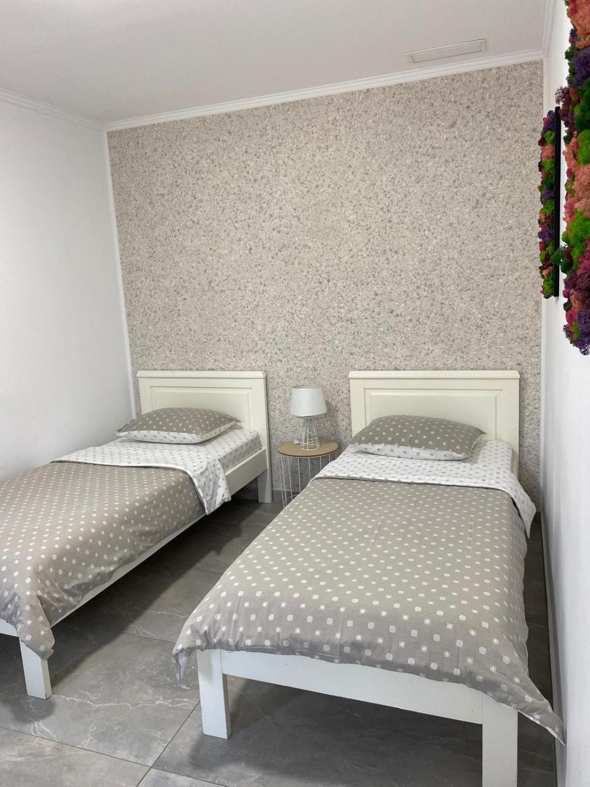 Kevin&Jessica Rooms Giarmata Exterior photo